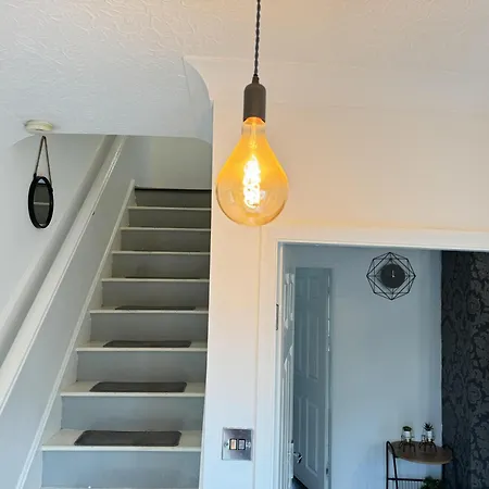 Holiday home Leeds - 3 Bedrooms - 1bathroom - Parking - Wifi Leeds (West Yorkshire)