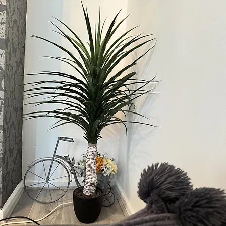 Holiday home Leeds - 3 Bedrooms - 1bathroom - Parking - Wifi